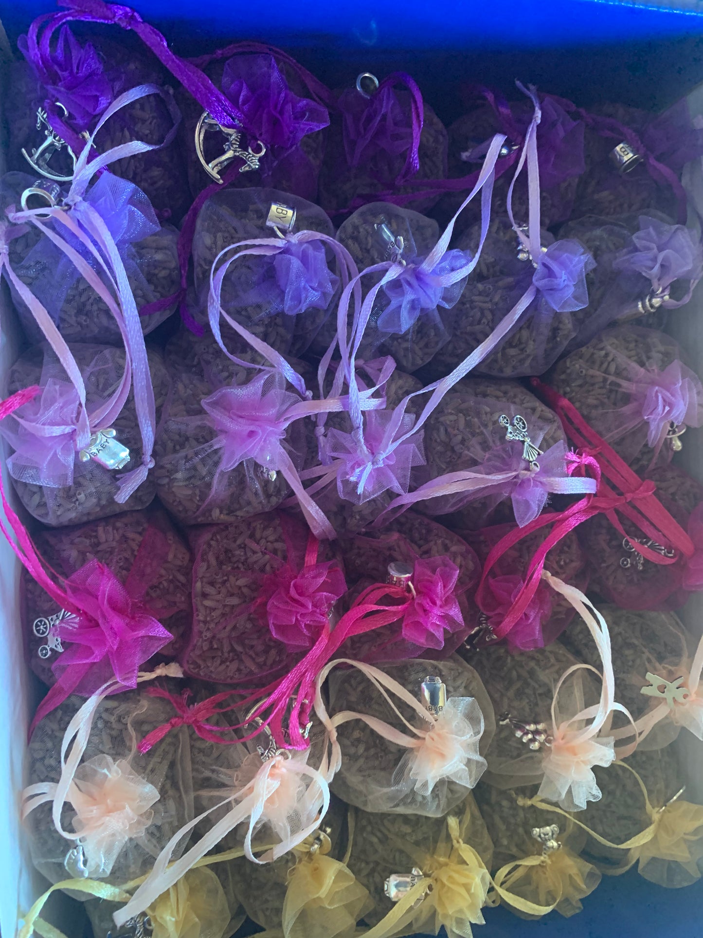 "It's a Girl!" Party Favors Box 30 sachets 4 in lavender in pink organza